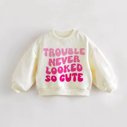TROUBLE NEVER LOOKED SO CUTE！ベビー・幼児用スローガン入りクリームスウェットシャツ - クリーム - 3～5歳 - image 1