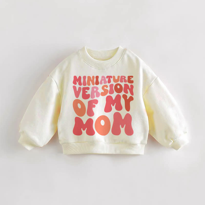 MINIATURE VERSION OF MY MOMベビー幼児用スローガン入りクリームスウェットシャツ - クリーム - 3～5歳 - image 1