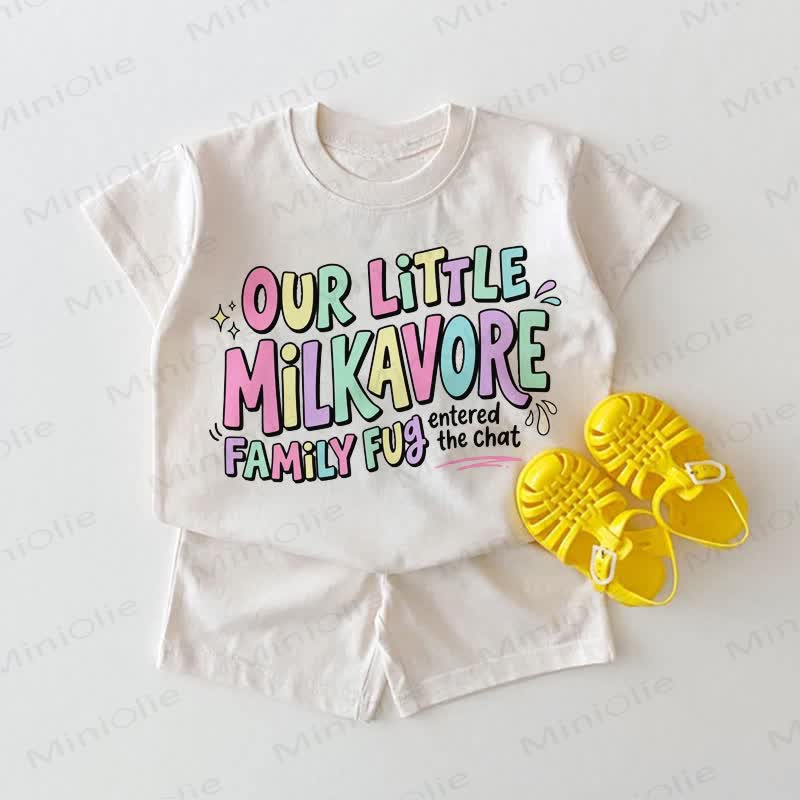OUR LITTLE MILKAVORE FAMILY FUG ENTERED THE CHATベビーホワイトTシャツとショートパンツの2点セット - 白 - 18～24ヶ月 - image 1