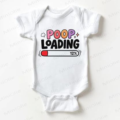 POOP LOADING中 ベビー用スローガン入りホワイトボディスーツ - 白 - 18～24ヶ月 - image 1