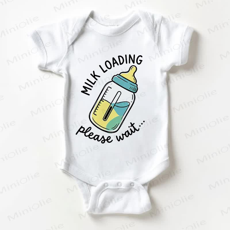 MILK LOADING PLEASE WAIT。ベビー用スローガン入りホワイトボディスーツ - 白 - 18～24ヶ月 - image 1