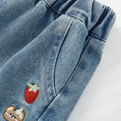 幼児用女の子向けライトブルーのイチゴ刺繍入りデニムショートパンツ - image 3