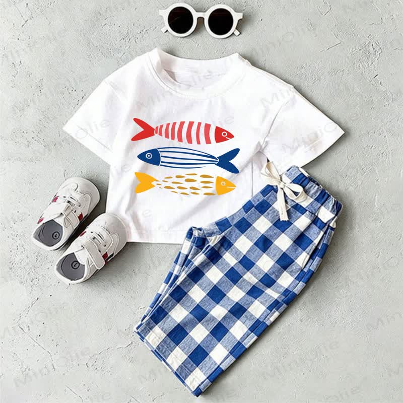 ベビーフィッシュ柄の白いTシャツと青いチェック柄のパンツのツーピースセット - ホワイト＆ブルー - 2～3歳 - image 1