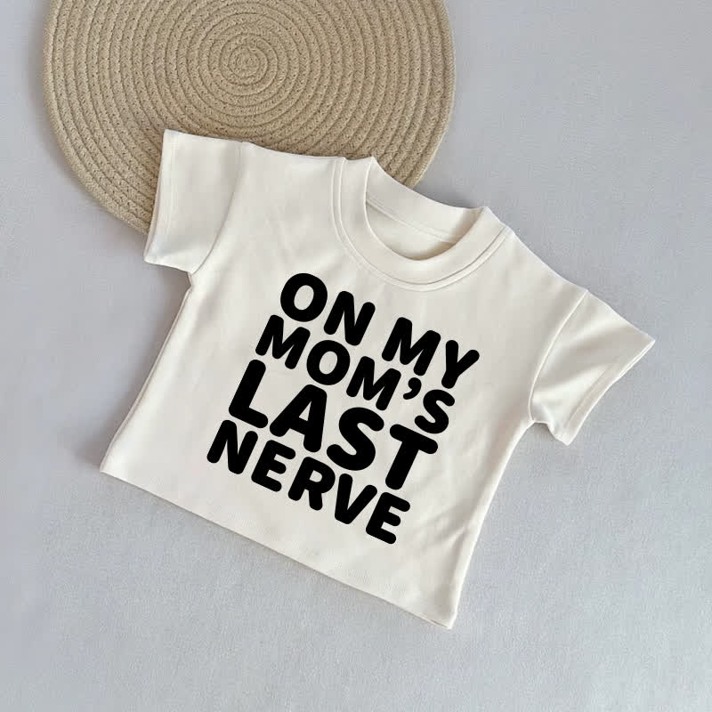 ON MY MOM'S LAST NERVE！ベビーベージュカジュアルTシャツ - ベージュ - 2～3歳 - image 1