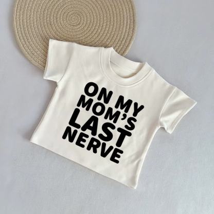 ON MY MOM'S LAST NERVE！ベビーベージュカジュアルTシャツ - ベージュ - 2～3歳 - image 1