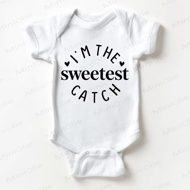 I'M THE SWEETEST CATCH女の子 ベビー用スローガン入りホワイトボディスーツ - 白 - 18～24ヶ月 - image 1
