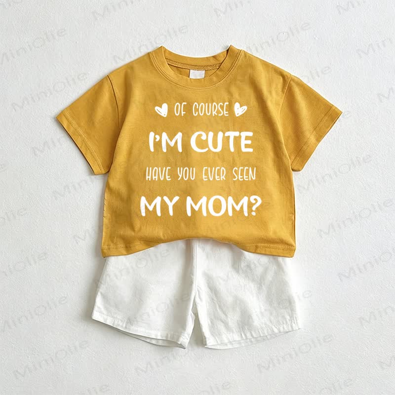 OF COURSE I'M CUTE HAVE YOU EVER SEEN MY MOM?ベビーTシャツとショートパンツのツーピースセット - 黄色と白 - 3～5歳 - image 1
