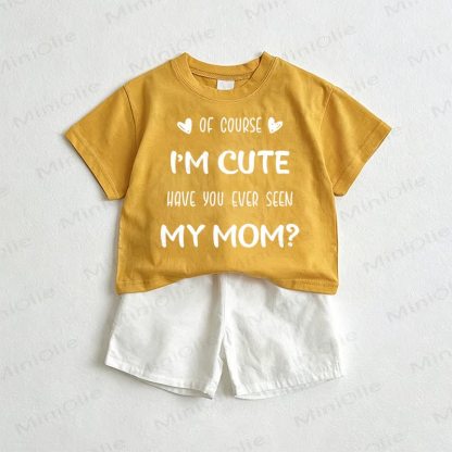OF COURSE I'M CUTE HAVE YOU EVER SEEN MY MOM?ベビーTシャツとショートパンツのツーピースセット - 黄色と白 - 3～5歳 - image 1
