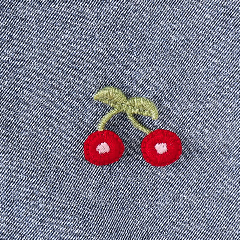 ベビーガール用ノースリーブトップスとチェリー刺繍入りデニムジャンパースカートのツーピースセット - image 9