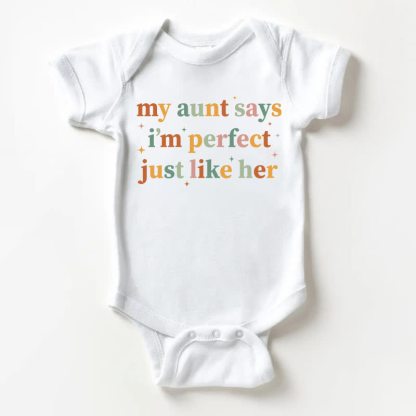 MY AUNT SAYS I'M PERFECT JUST LIKE HER　ベビーホワイトボディスーツ - 白 - 18～24ヶ月 - image 1