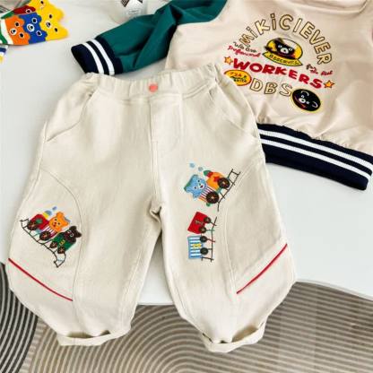 幼児男の子用ベージュの電車柄パッチ付きゴムウエストパンツ - image 1