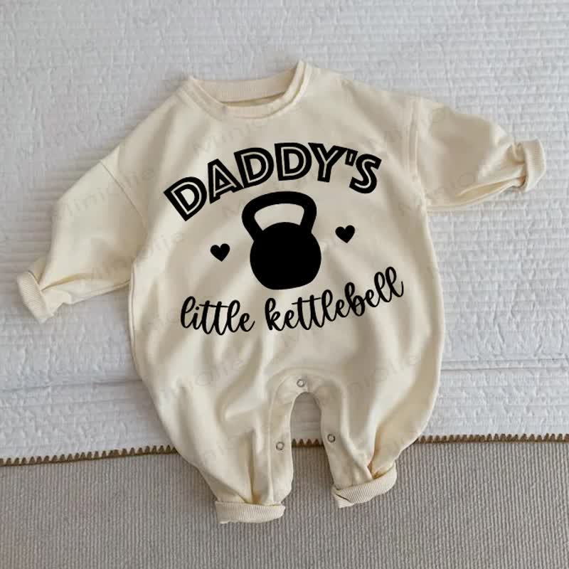 DADDY'S LITTLE KETTLEBELLベビーベージュロンパース - ベージュ - 2～3歳 - image 1