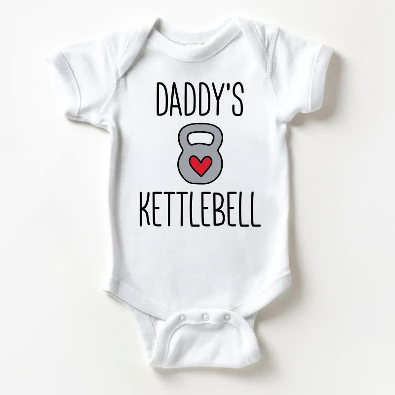 DADDY'S KETTLEBELLホワイト ボディスーツ - 白 - 18～24ヶ月 - image 1