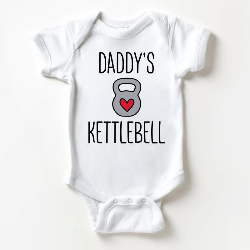 DADDY'S KETTLEBELLホワイト ボディスーツ - 白 - 18～24ヶ月 - image 1