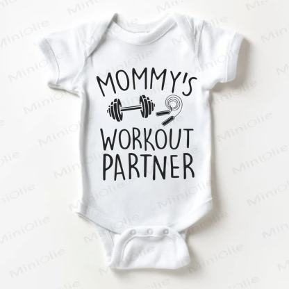 MOMMY'S WORKOUT PARTNER BABY用ホワイトボディスーツ - 白 - 18～24ヶ月 - image 1