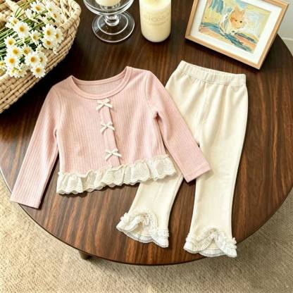 幼児用女の子向けピンクのリボンレーストリムトップスとベージュのパンツ - ピンクのセット - 4～5歳 - image 1