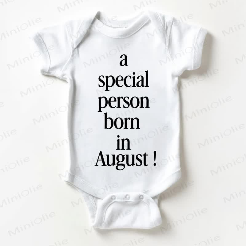 A SPECIAL PERSON BORN IN AUGUST!ベビー用ホワイトボディスーツ - 白 - 18～24ヶ月 - image 1