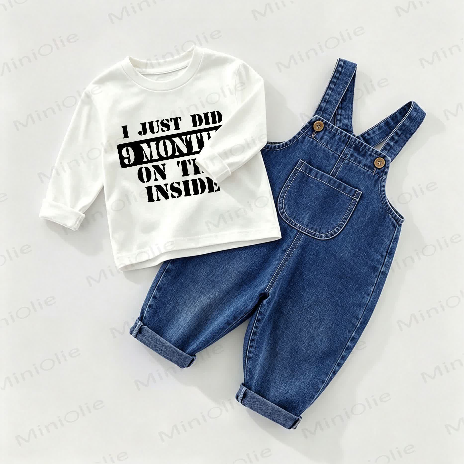 I JUST DID 9 MONTHS ON THE INSIDE赤ちゃんのためのデニムオーバーオールとTシャツのツーピースセット - ホワイト＆ブルー - 2～3歳 - image 1
