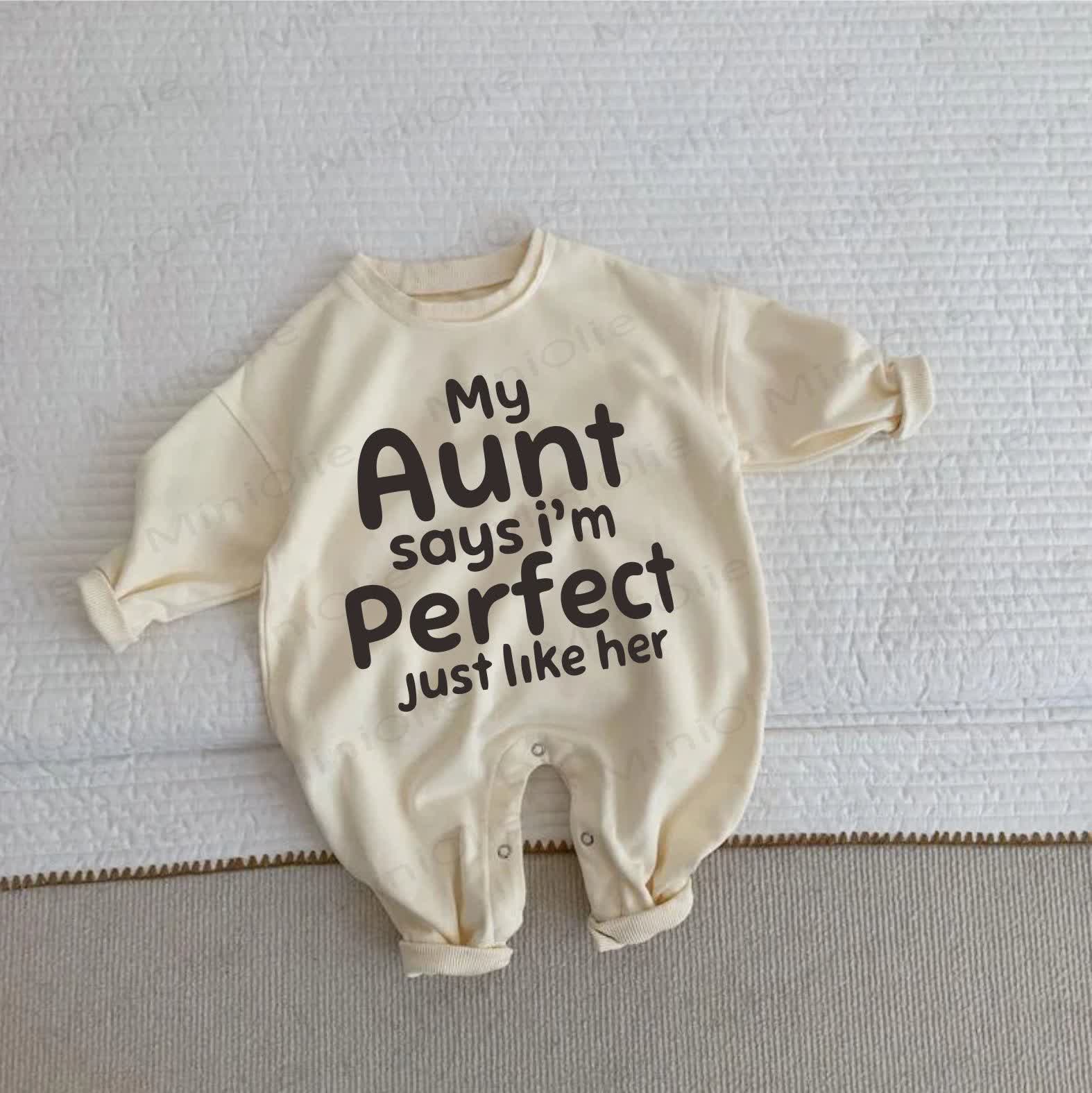 MY AUNT SAYS I'M PERFECT JUST LIKE HER　ベビーベージュロンパース - ベージュ - 2～3歳 - image 1