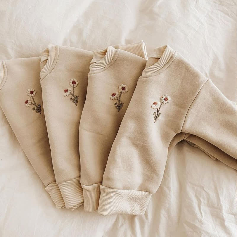 ベビー・幼児用 デイジー刺繍入りフリーススウェットシャツ＆ジョガーパンツ 2点セット - image 6