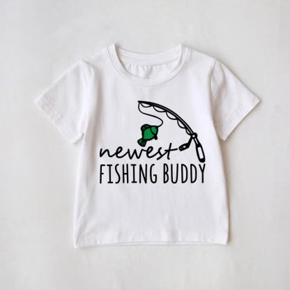 NEWEST FISHING BUDDY仲間 ベビーホワイトTシャツ - 白 - ベビーTシャツ: 2～3歳 - image 1