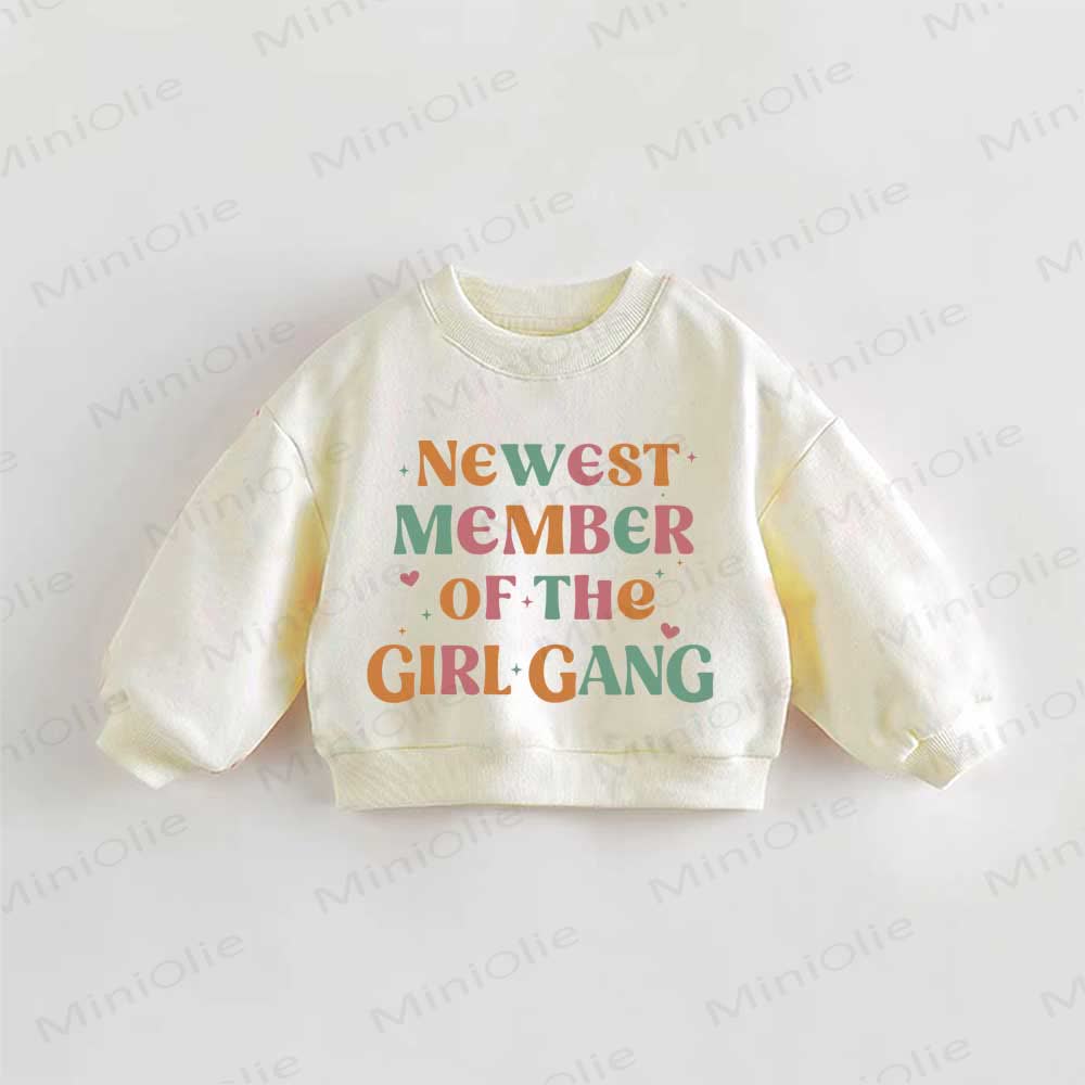NEWEST MEMBER OF THE GIRL GANG幼児用クリームスウェットシャツ - クリーム - 3～5歳 - image 1