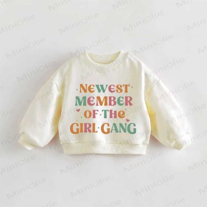 NEWEST MEMBER OF THE GIRL GANG幼児用クリームスウェットシャツ - クリーム - 3～5歳 - image 1