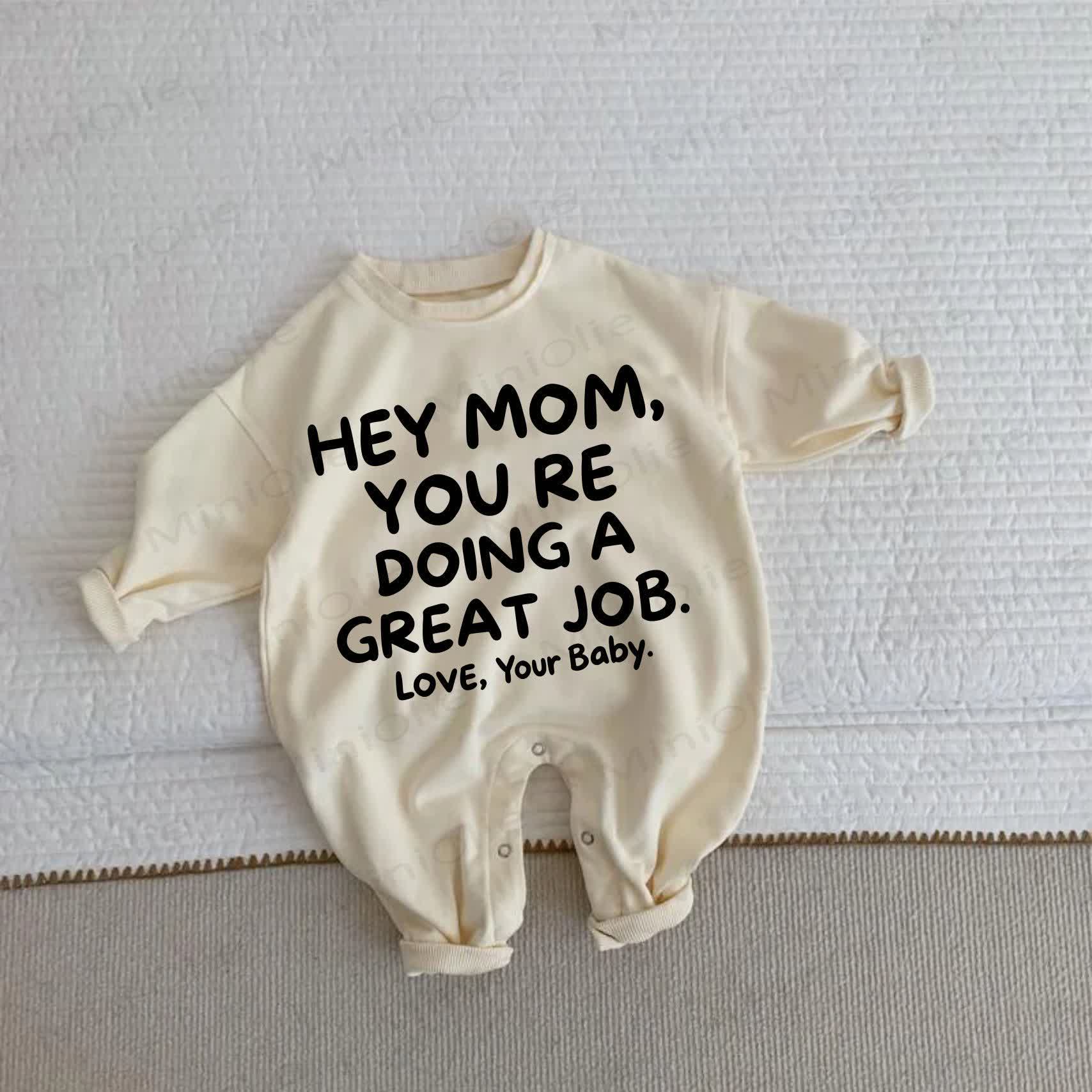 HEY MOM, YOU RE DOING A GREAT JOB. LOVE, YOUR BABY.ベビー幼児用ベージュロンパース - ベージュ - 2～3歳 - image 1