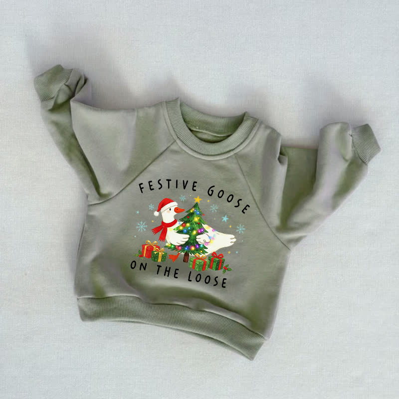 FESTIVE GOOSE ON THE LOOSE幼児用クリスマスツリー柄グレーグリーンスウェットシャツ - グレーグリーン - 3～5歳 - image 1