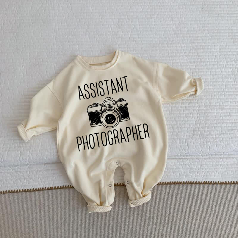 ASSISTANT PHOTOGRAPHERベビーカメラ ベージュのロンパース - ベージュ - 2～3歳 - image 1