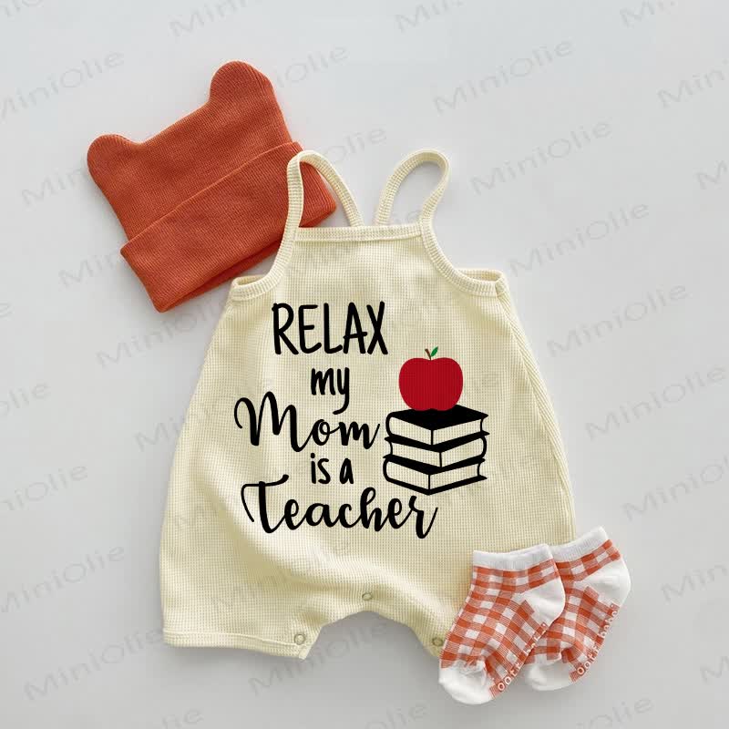 RELAX MY MOM IS A TEACHERよ　ベビーワッフルサスペンダーロンパース - ベージュ - 18～24ヶ月 - image 1