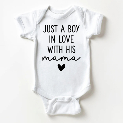 JUST A BOY IN LOVE WITH HIS MAMAベビーハート柄 ホワイトボディスーツ - 白 - 18～24ヶ月 - image 1