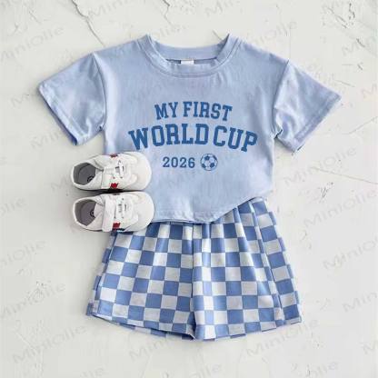 MY FIRST WORLD CUP 2026ベビーブルー フットボールプリントTシャツとチェック柄パンツのツーピースセット - 青 - 2～3歳 - image 1