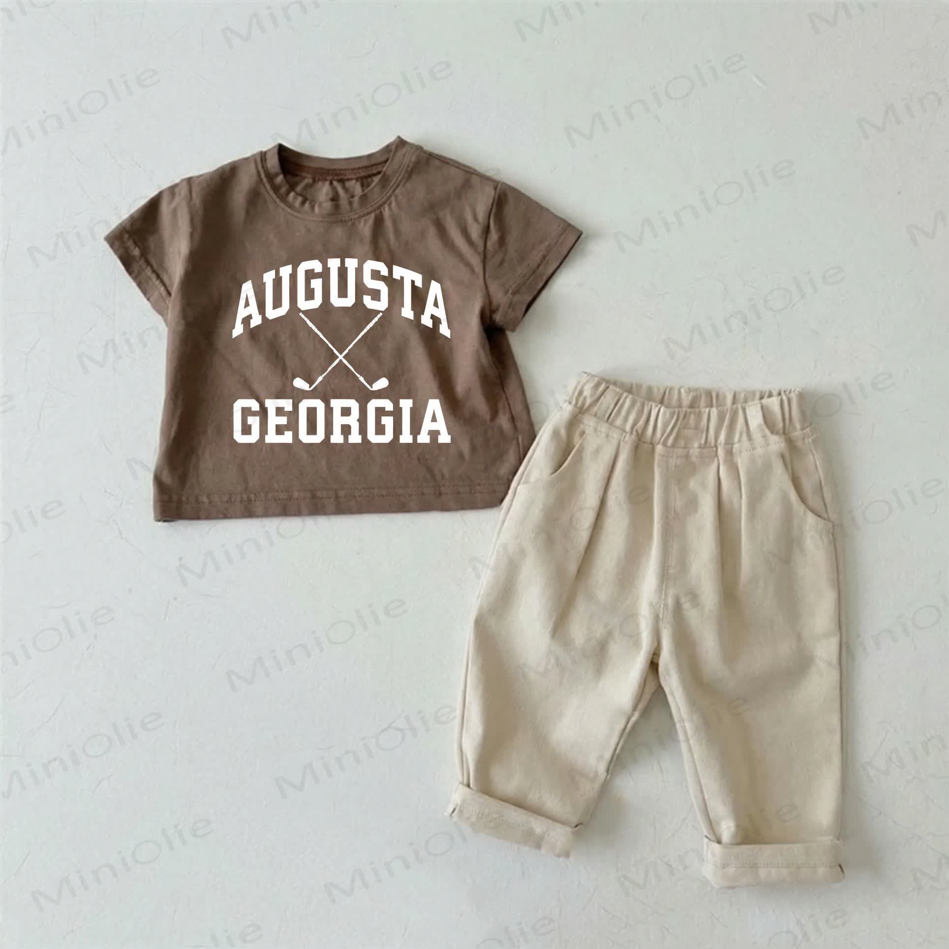 AUGUSTA GEORGIAベビーブラウン ゴルフアイアンプリントTシャツとベージュパンツのツーピースセット - 茶色 - 2～3歳 - image 1