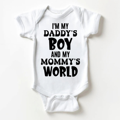 MはMYのDADDY'S BOY、MYのWORLDベビー用スローガン入りホワイトボディスーツ - 白 - 18～24ヶ月 - image 1