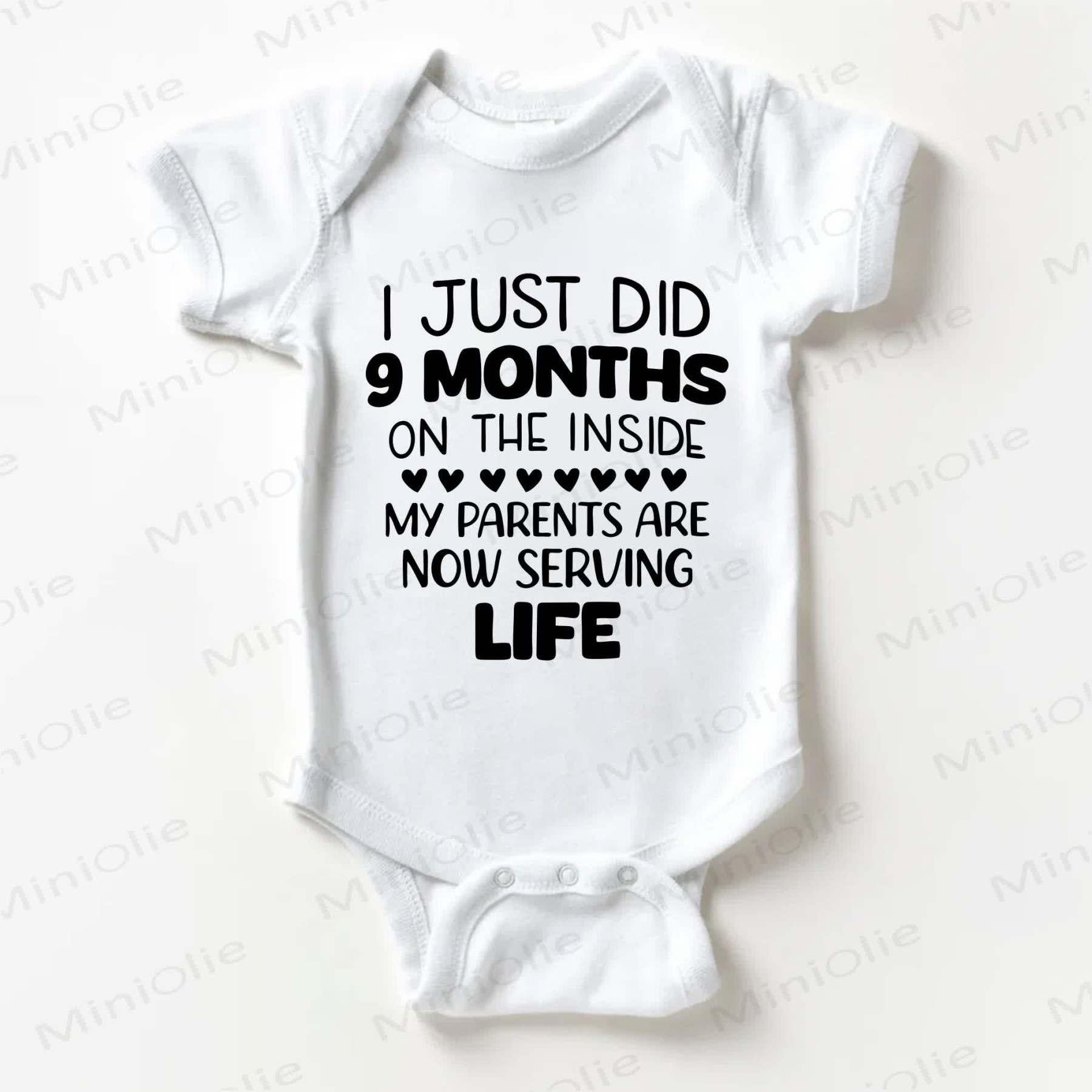 I JUST DID 9 MONTHS ON THE INSIDE MY PARENTS ARE NOW SERVING LIFE。ベビー用スローガン入りホワイトボディスーツ - 白 - 18～24ヶ月 - image 1
