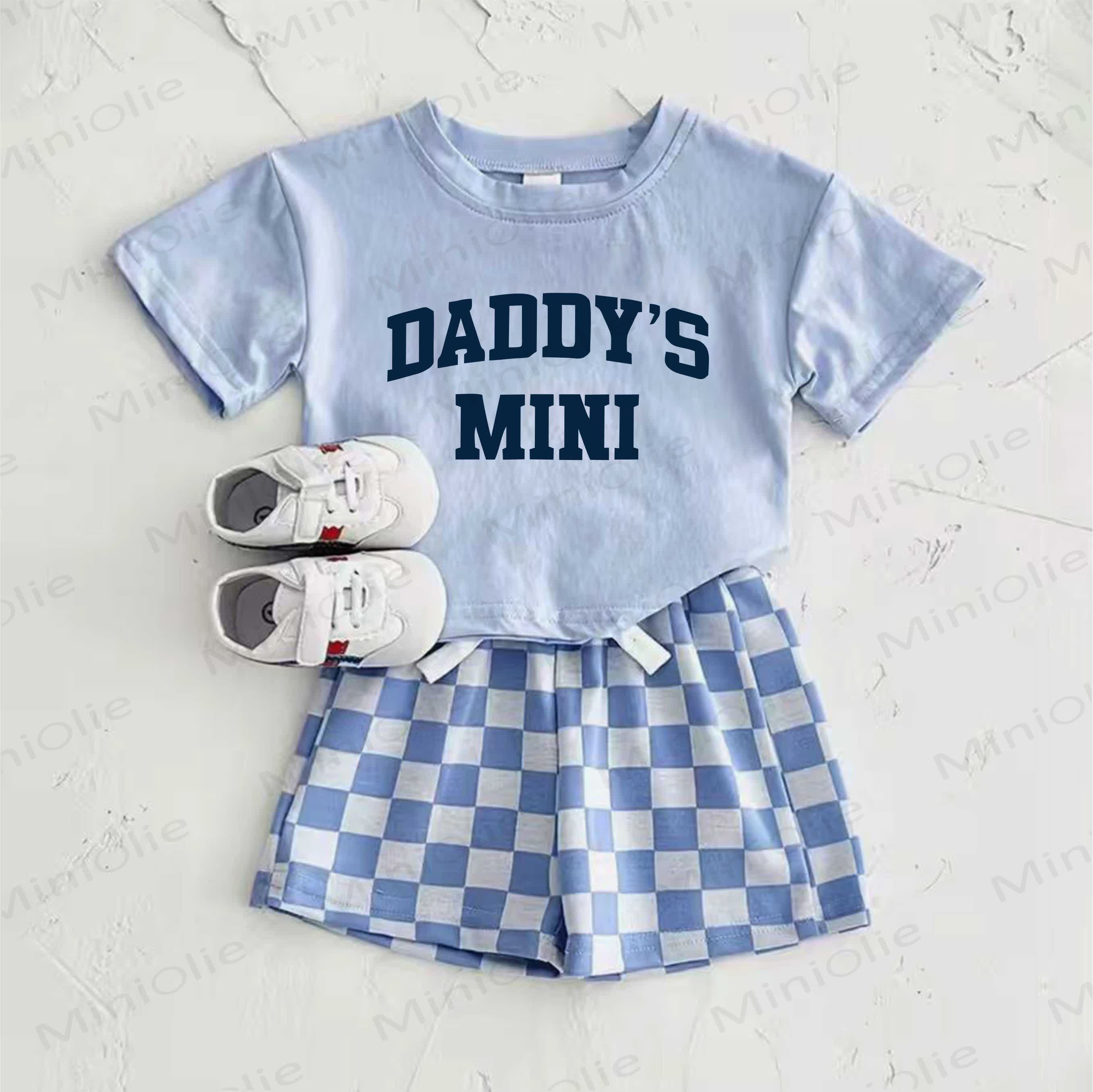 DADDY'S MINIベビーブルー スローガンプリントTシャツとチェック柄パンツのツーピースセット - 青 - 2～3歳 - image 1