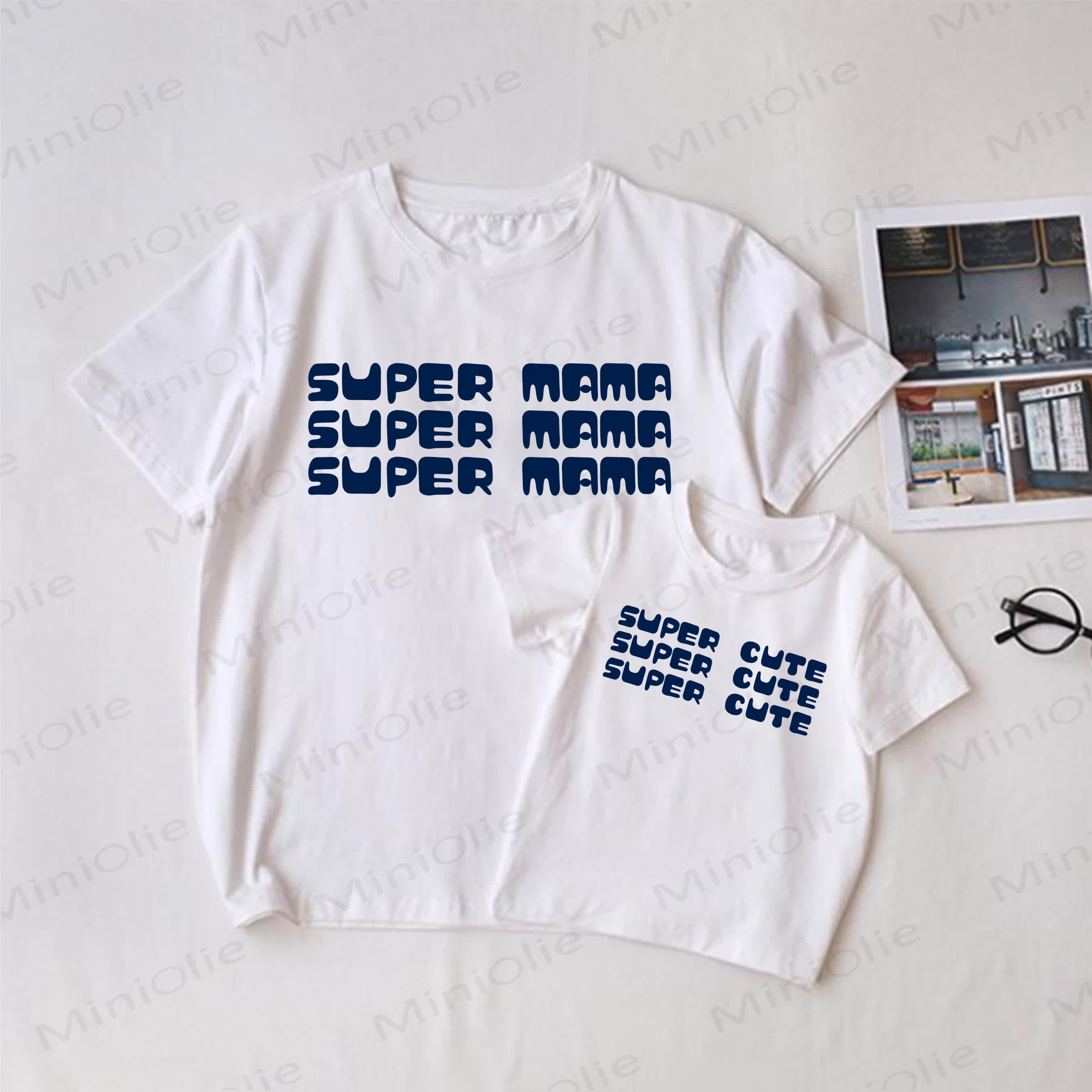 SUPERMAMA／キュートな白いファミリースローガンお揃いTシャツ - 白 - 大人用Tシャツ: XL - image 1