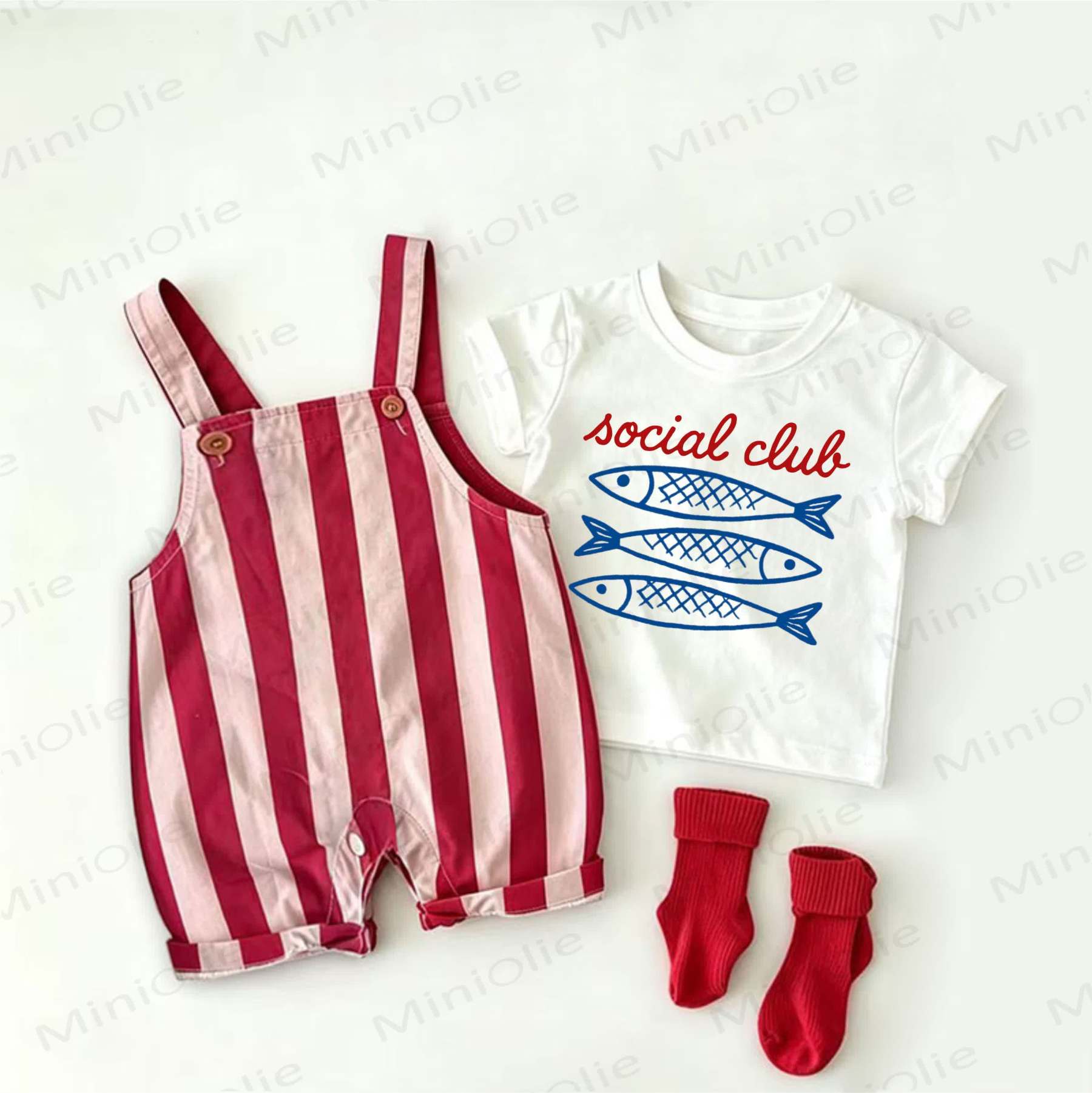 SOCIAL CLUBベビーサーディン柄 レッドストライプ オーバーオール＆ホワイトTシャツ 2点セット - 白と赤 - 2～3歳 - image 1