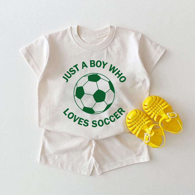 JUST A BOY/GIRL WHO LOVES SOCCERホワイトTシャツ＆ショートパンツ2点セット - ホワイト：少年 - 18～24ヶ月 - image 1