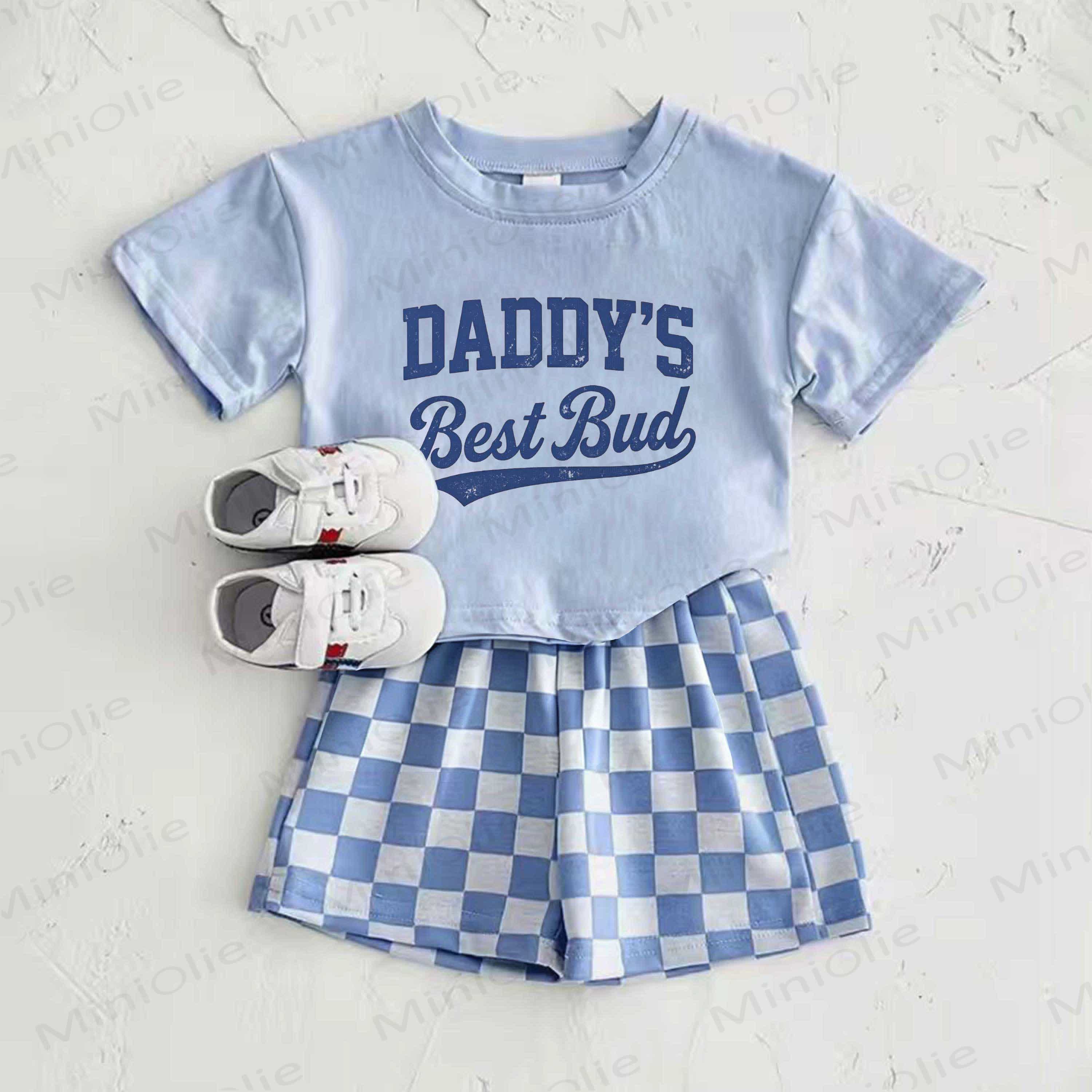 DADDY'S BEST BUDベビーブルーのスローガンTシャツとチェック柄パンツのツーピースセット - 青 - 2～3歳 - image 1
