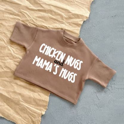 CHICKEN NUGS AND MAMA'S HUGSベビーサマーカジュアルTシャツ - 茶色 - 2～3歳 - image 3