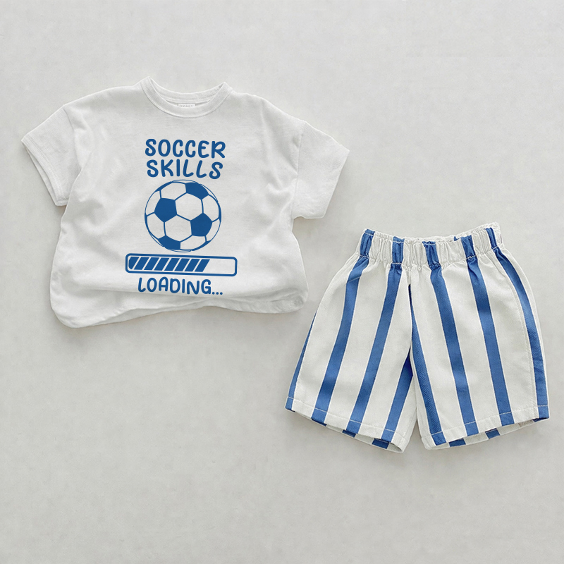 SOCCER SKILLS読み込み中…ベビーブルーの縦縞模様のツーピースショーツセット - ホワイト＆ブルー - 2～3歳 - image 1