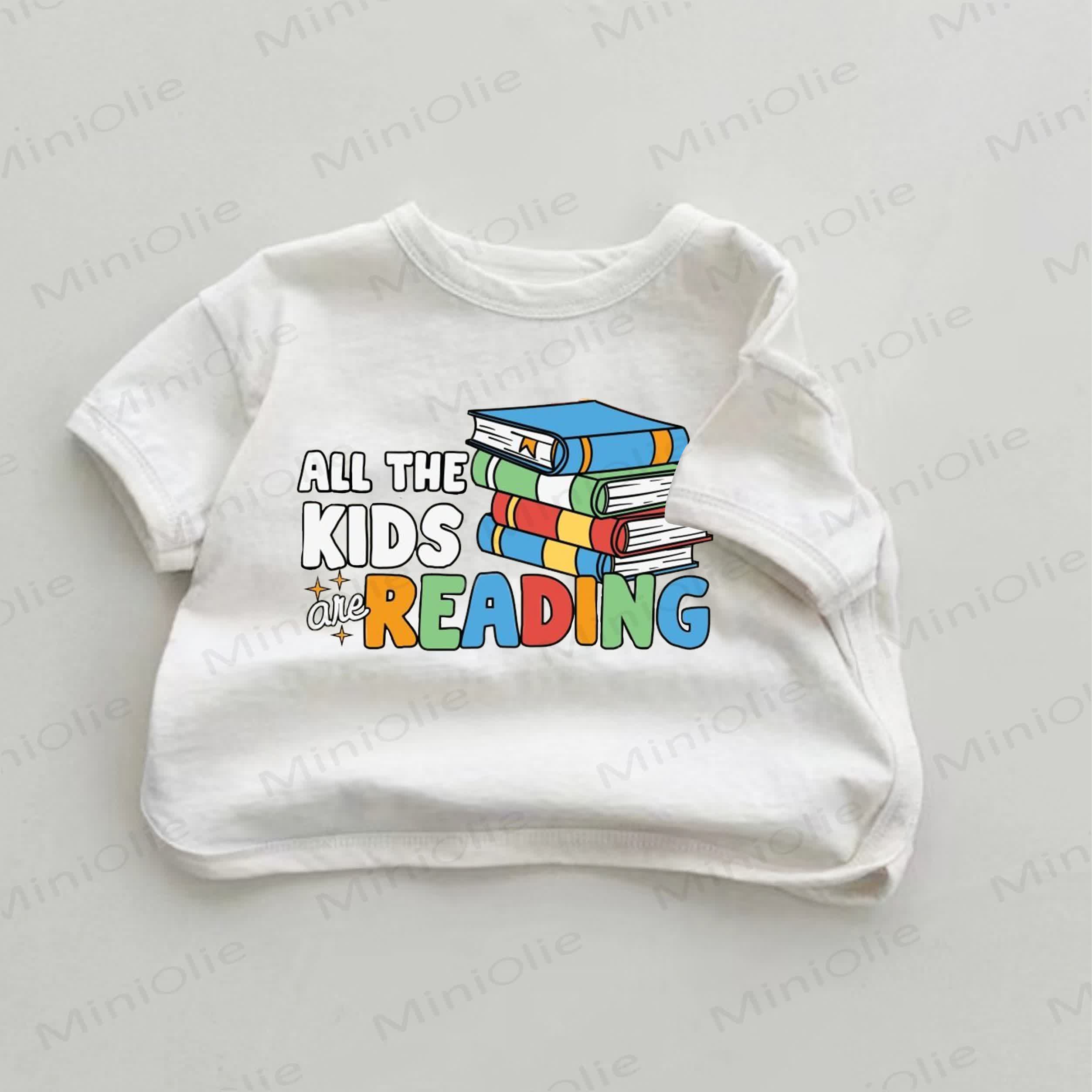 子供たちはみんな本を読んでいる ベビーホワイトブックプリントTシャツ - 白 - 18～24ヶ月 - image 1