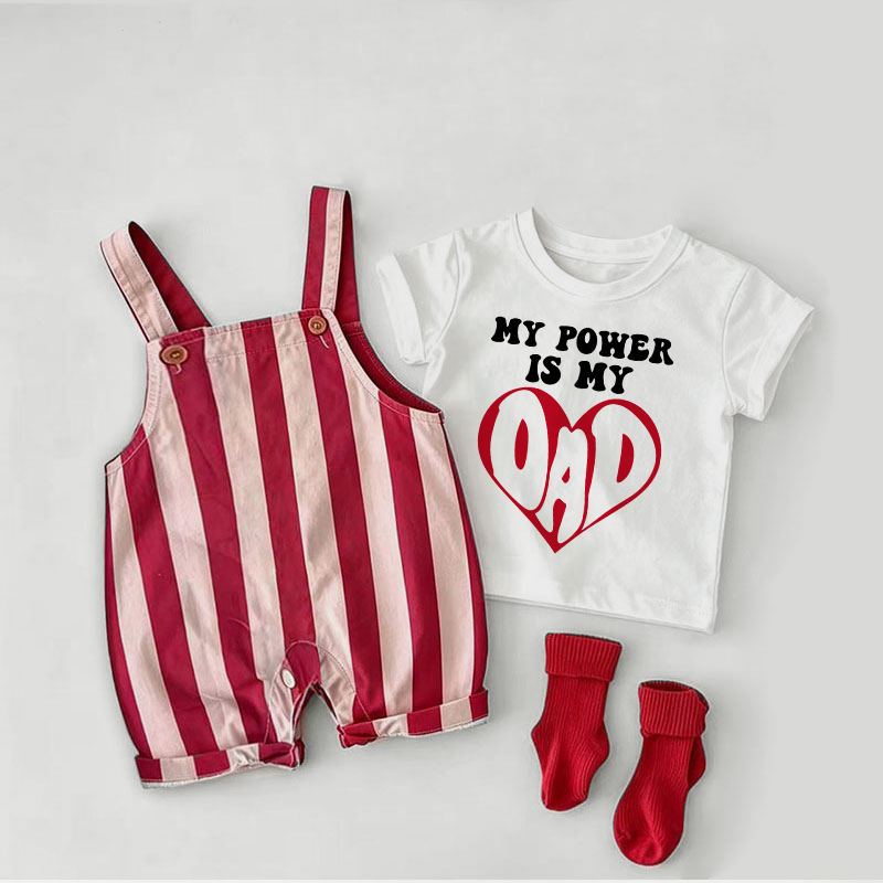 MY POWER IS MY DAD！ベビーハート柄レッドストライプオーバーオールとホワイトTシャツのツーピースセット - 白と赤 - 2～3歳 - image 1