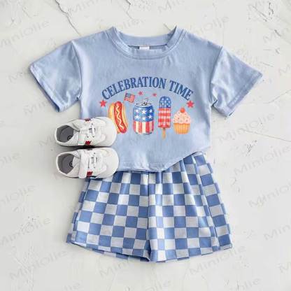 CELEBRATION TIMEベビーブルーのアメリカ国旗柄フードプリントTシャツとチェック柄パンツのツーピースセット - 青 - 2～3歳 - image 1