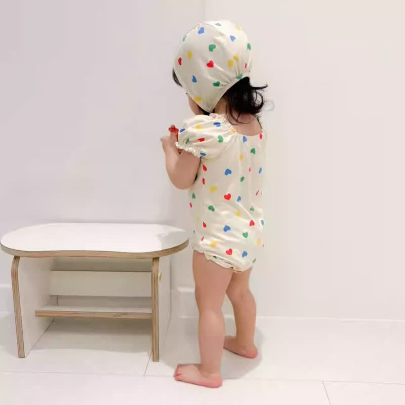 ベビーガール用フラワー/ハート柄水着（帽子付き） - image 6