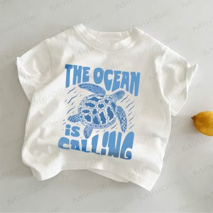 海が呼んでいる！幼児用ホワイトウミガメ柄Tシャツ - 白 - 6～7歳 - image 1