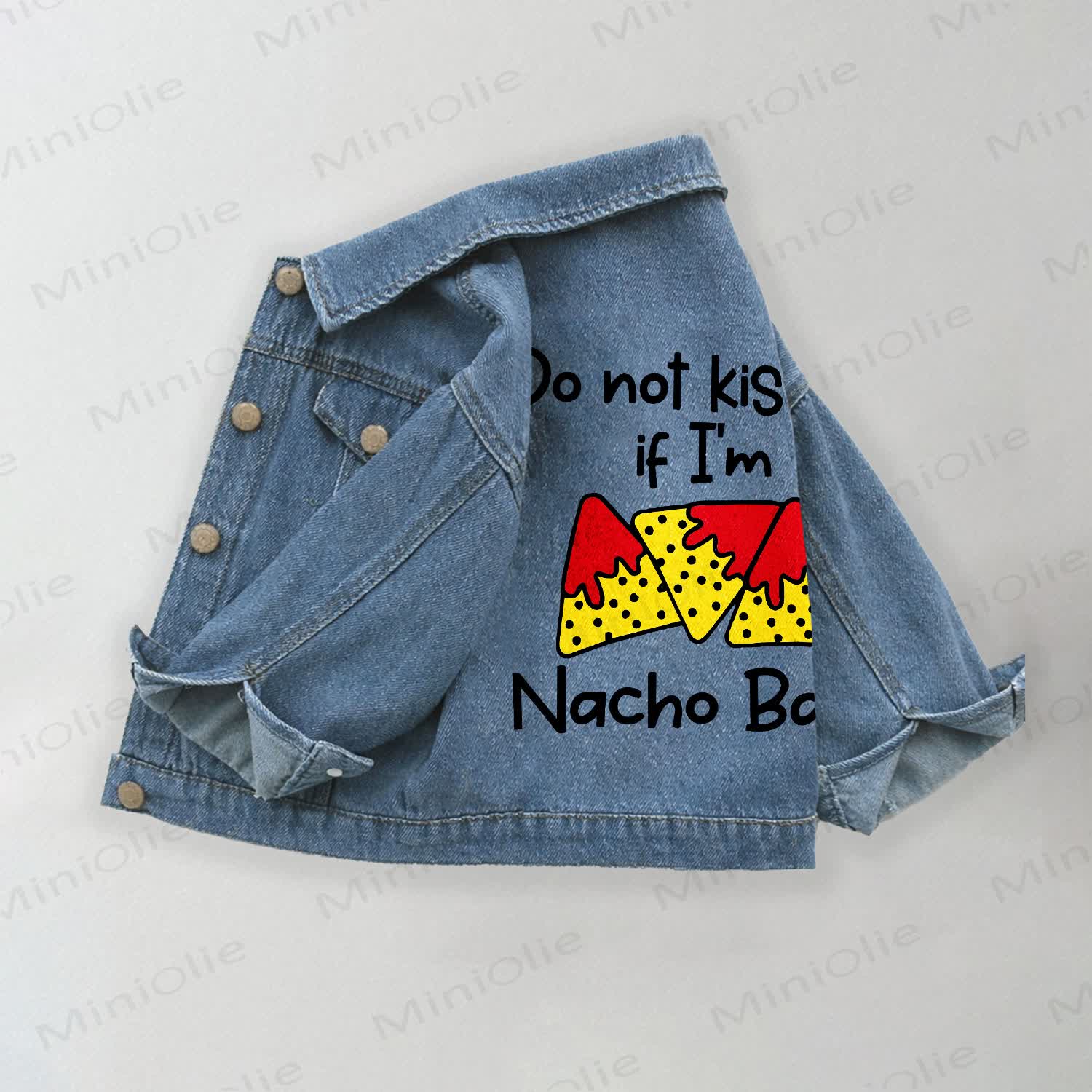「DO NOT KISS ME IF I'M NACHO BABYで」幼児・キッズ用ナチョプリントデニムジャケット - 青 - 10-11歳 - image 1