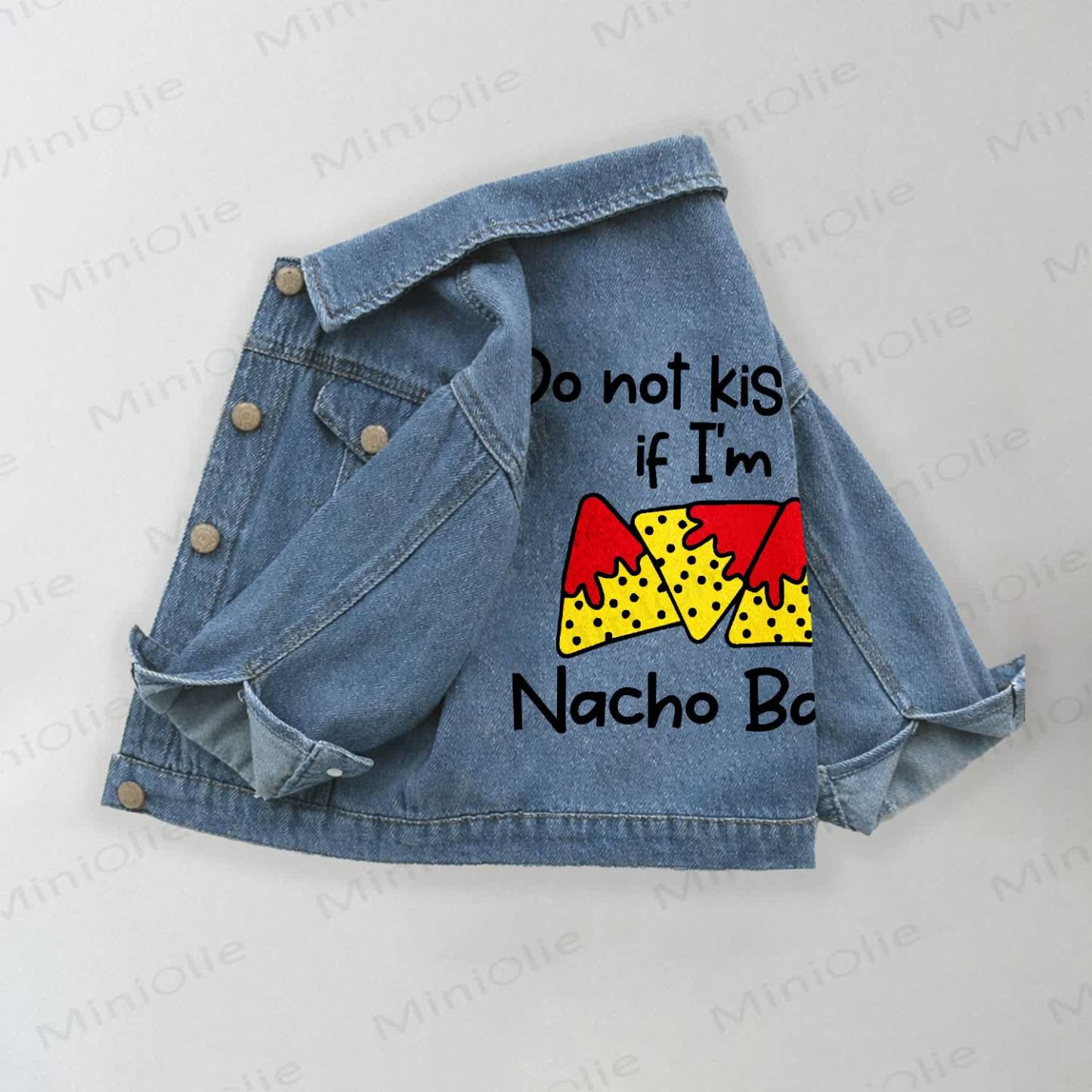 「DO NOT KISS ME IF I'M NACHO BABYで」幼児・キッズ用ナチョプリントデニムジャケット - 青 - 10-11歳 - image 1